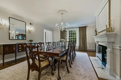 5 Westwood Court Muttontown NY 11545