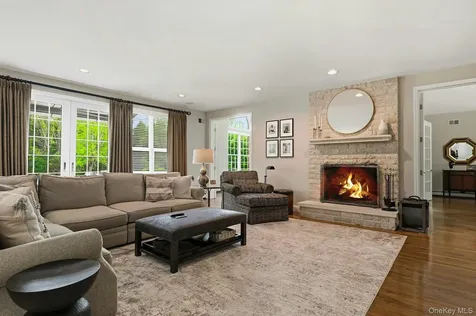 5 Westwood Court Muttontown NY 11545