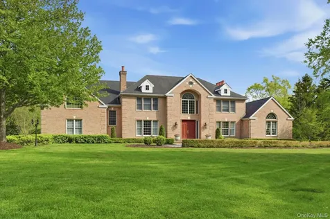 5 Westwood Court Muttontown NY 11545