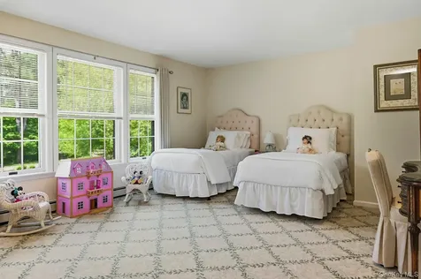 5 Westwood Court Muttontown NY 11545