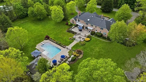 5 Westwood Court Muttontown NY 11545