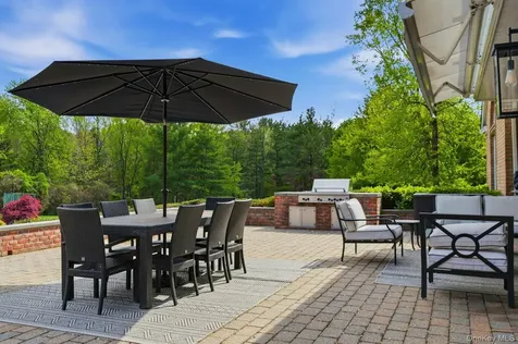 5 Westwood Court Muttontown NY 11545