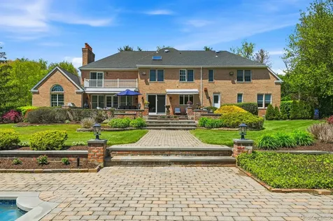 5 Westwood Court Muttontown NY 11545