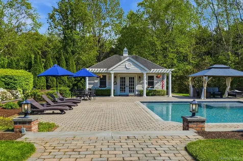 5 Westwood Court Muttontown NY 11545