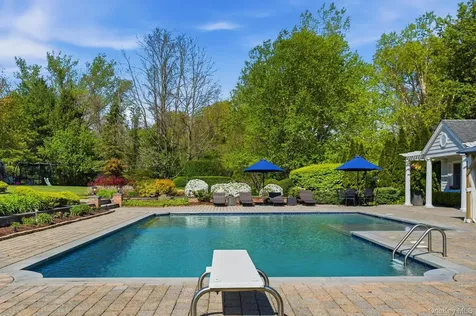 5 Westwood Court Muttontown NY 11545