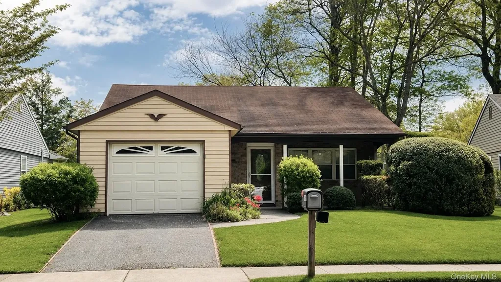 257 Edinburgh Drive Ridge NY 11961