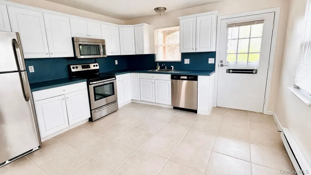 257 Edinburgh Drive Ridge NY 11961