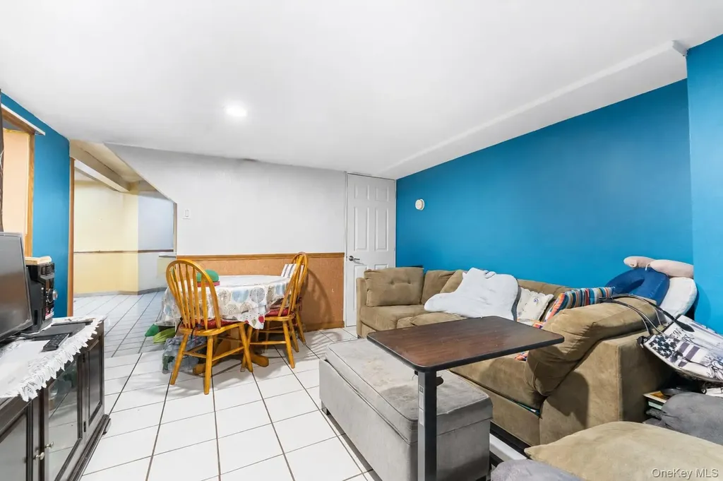 554 Grant Avenue West Hempstead NY 11552