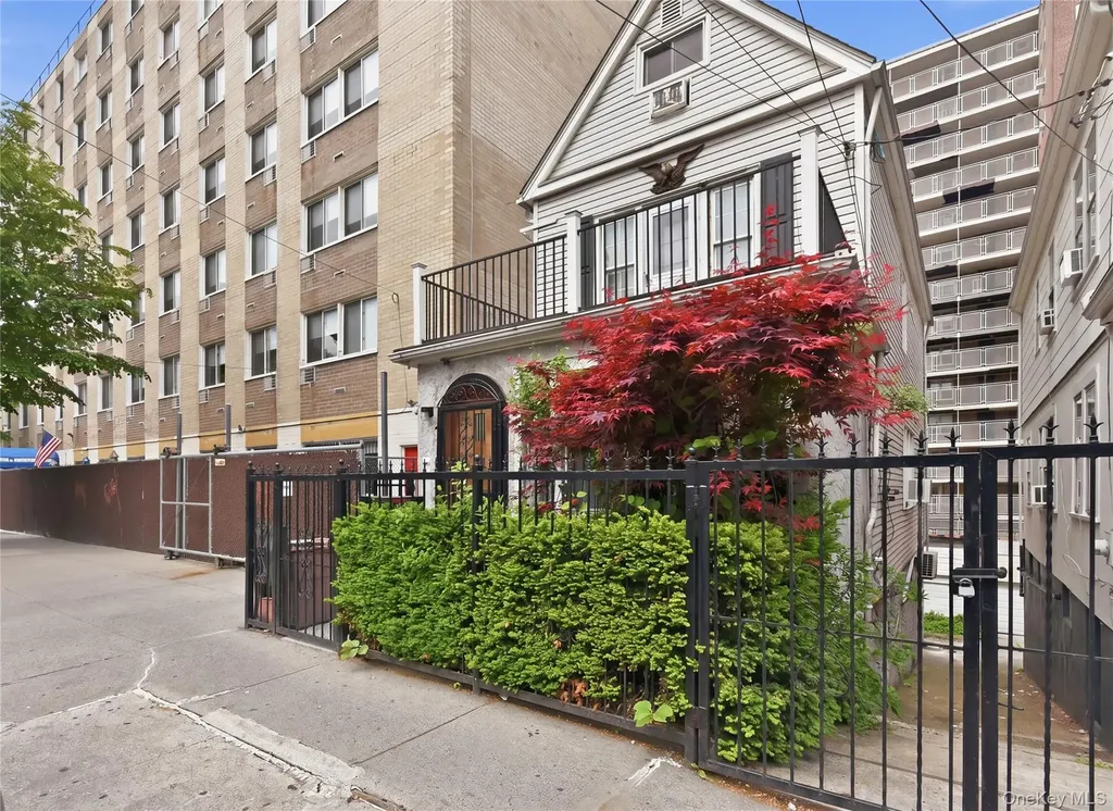 3855 Carpenter Avenue Bronx NY 10467