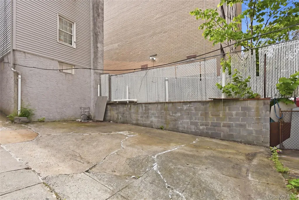 3855 Carpenter Avenue Bronx NY 10467