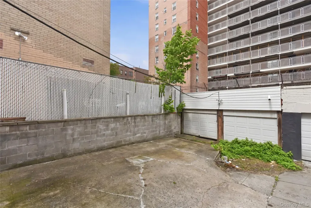 3855 Carpenter Avenue Bronx NY 10467