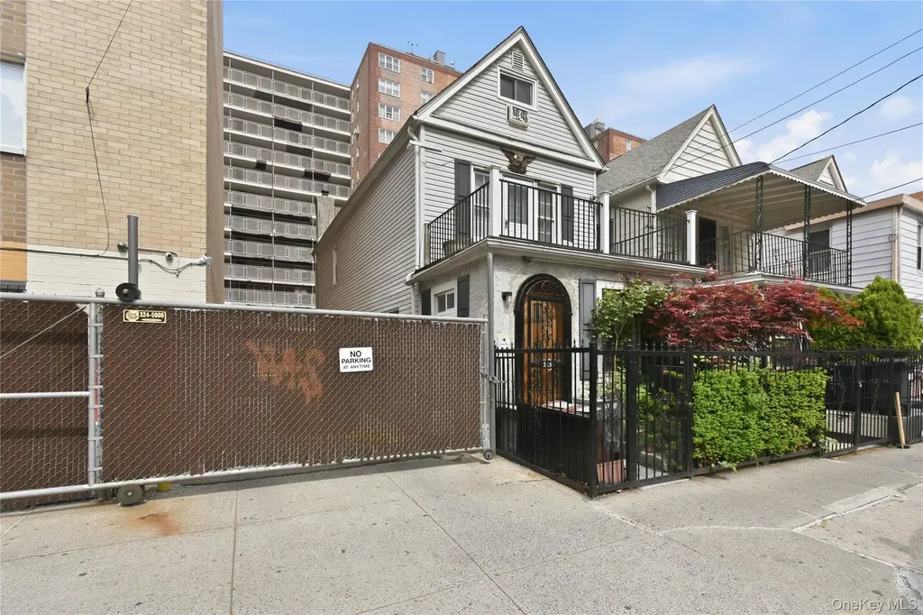 3855 Carpenter Avenue Bronx NY 10467