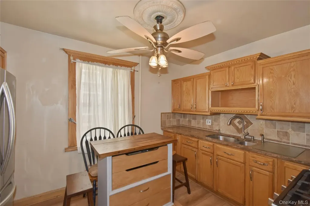 3855 Carpenter Avenue Bronx NY 10467