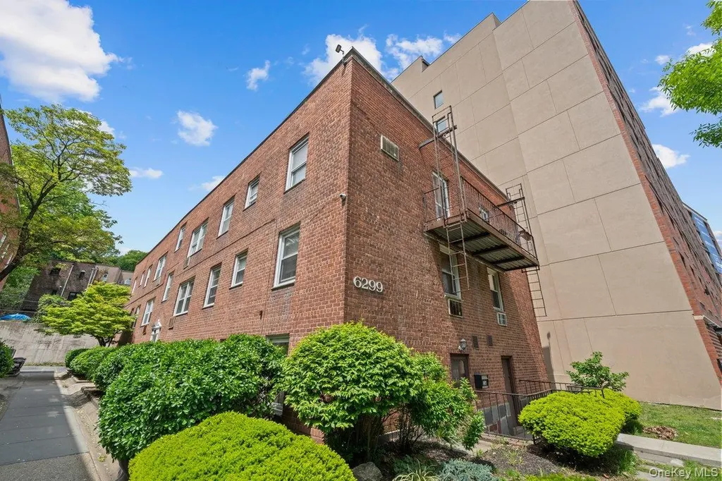 6299 Broadway Bronx NY 10471