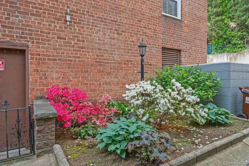 6299 Broadway Bronx NY 10471