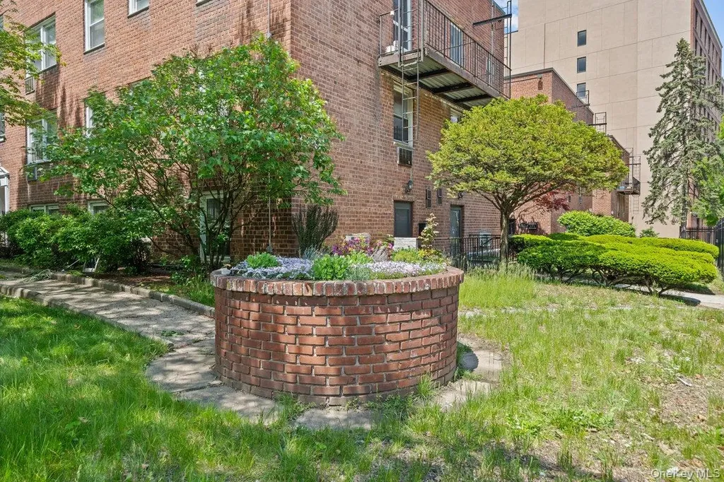 6299 Broadway Bronx NY 10471