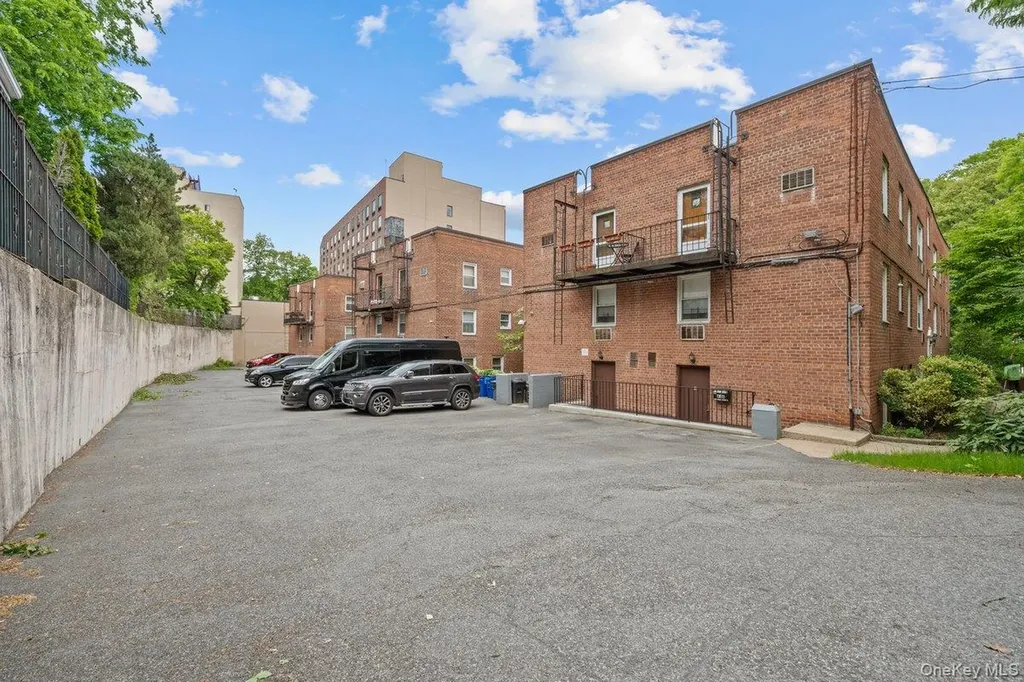 6299 Broadway Bronx NY 10471