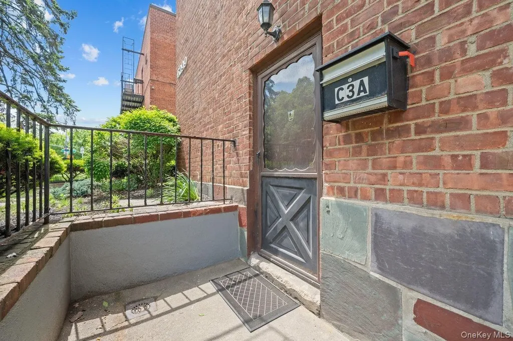 6299 Broadway Bronx NY 10471