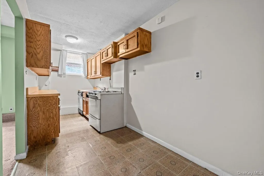 6299 Broadway Bronx NY 10471