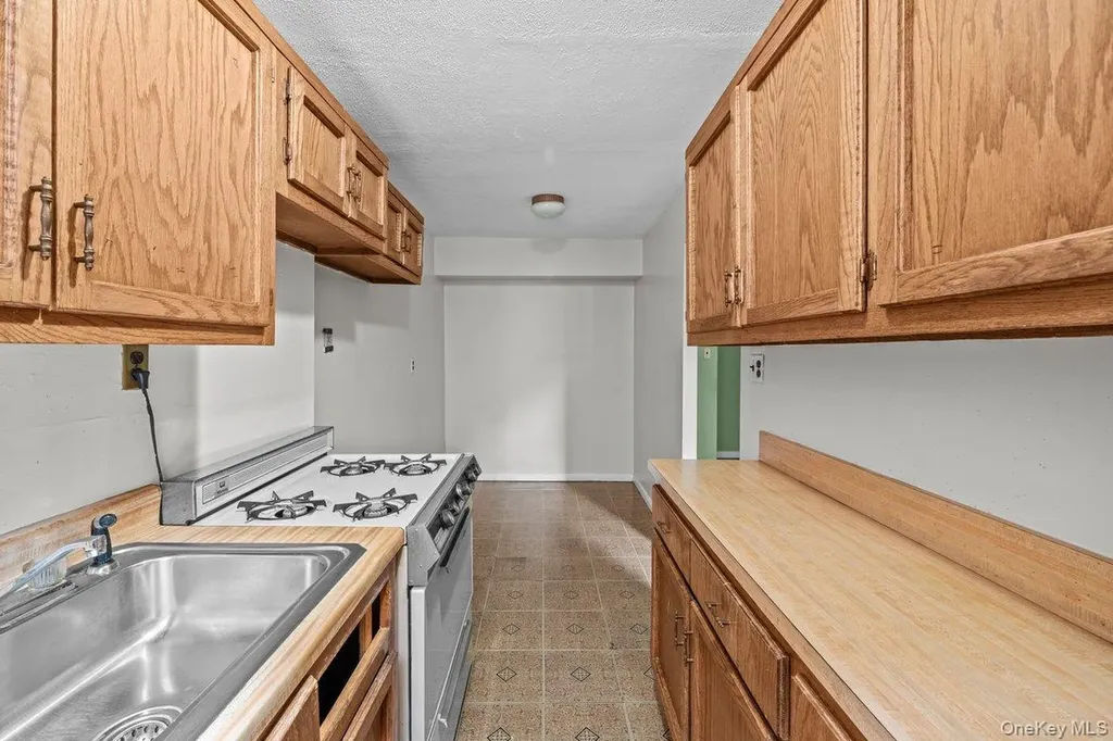 6299 Broadway Bronx NY 10471
