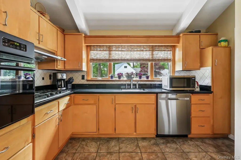 22 Stony Run New Rochelle NY 10804