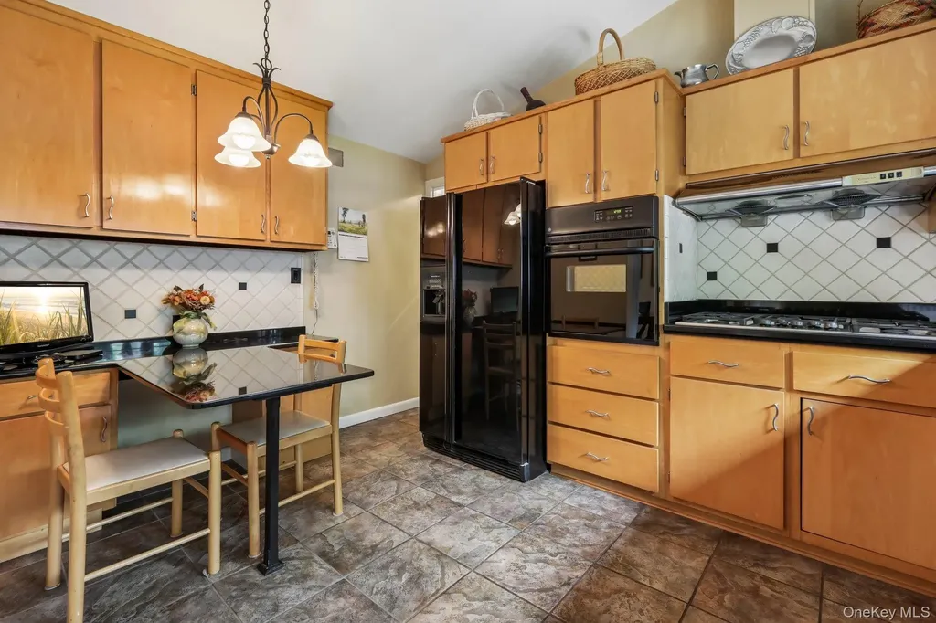 22 Stony Run New Rochelle NY 10804