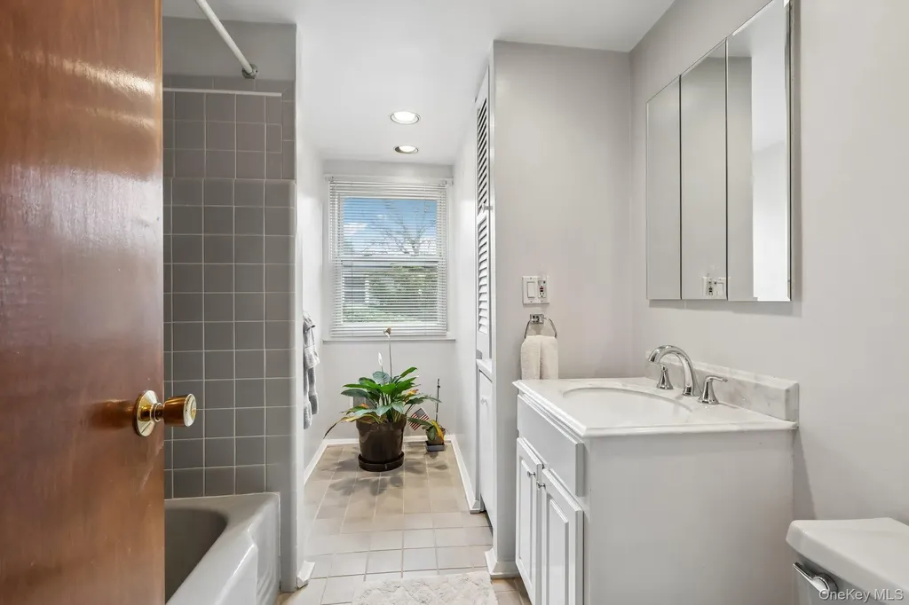 22 Stony Run New Rochelle NY 10804
