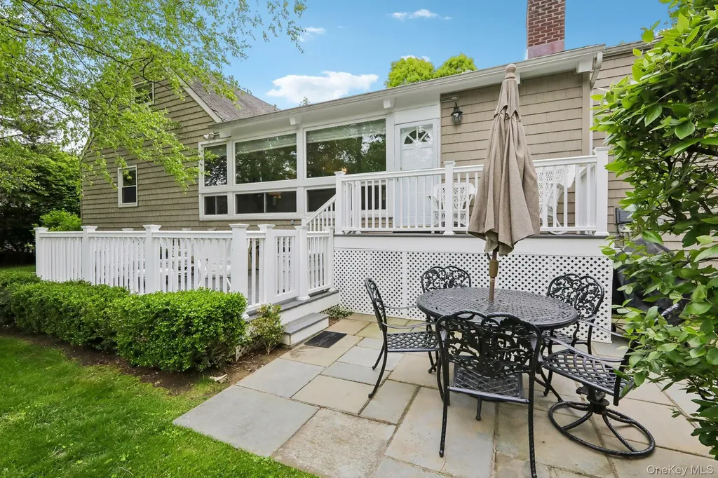 22 Stony Run New Rochelle NY 10804