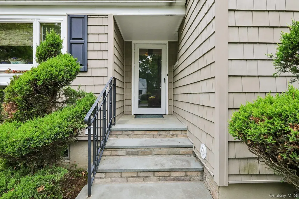 22 Stony Run New Rochelle NY 10804