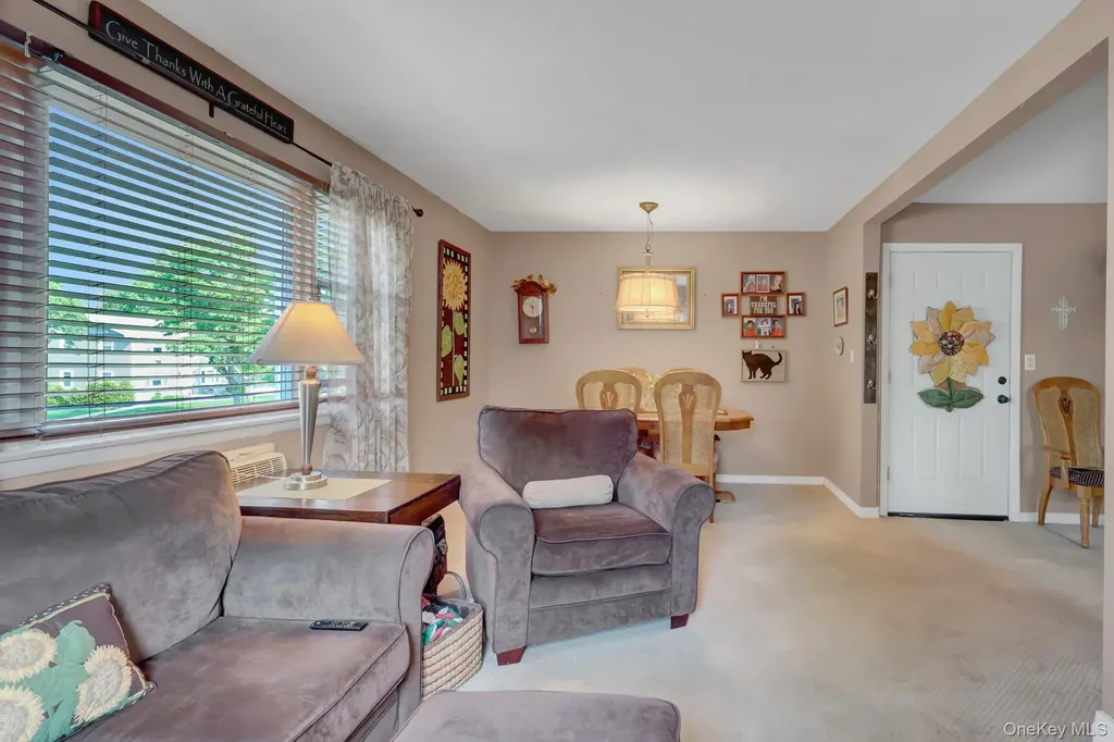 21 Toehee Place Islip NY 11751