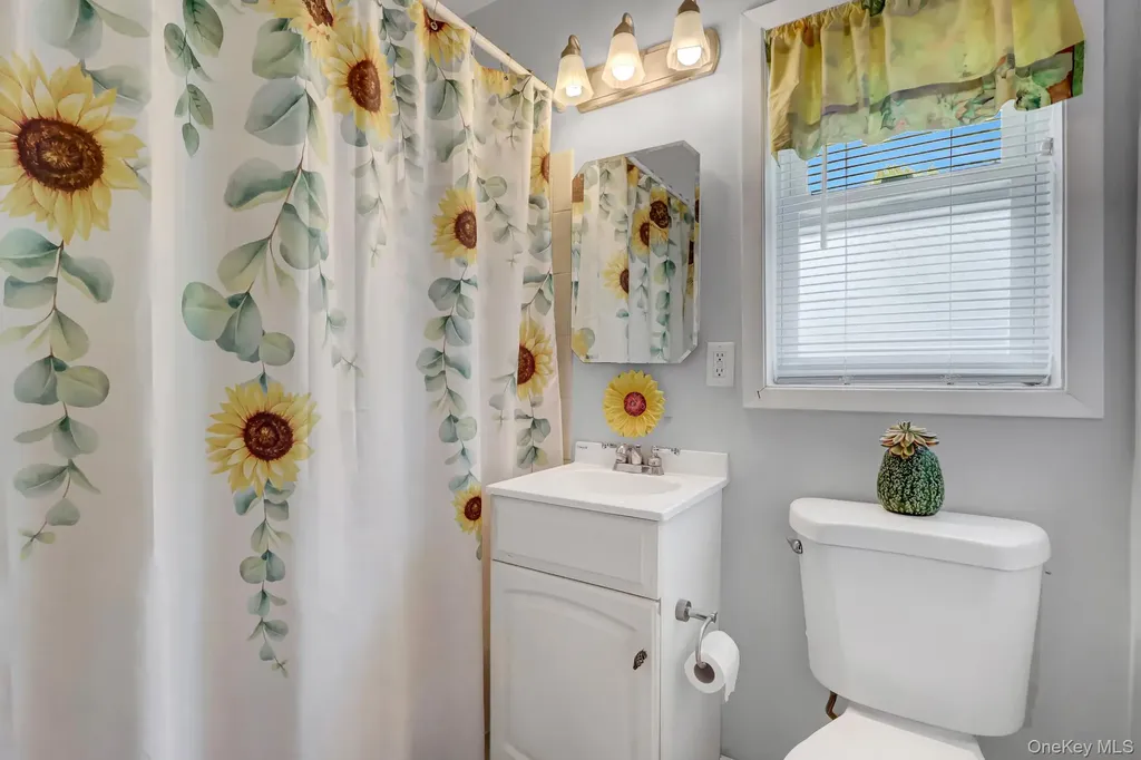 21 Toehee Place Islip NY 11751