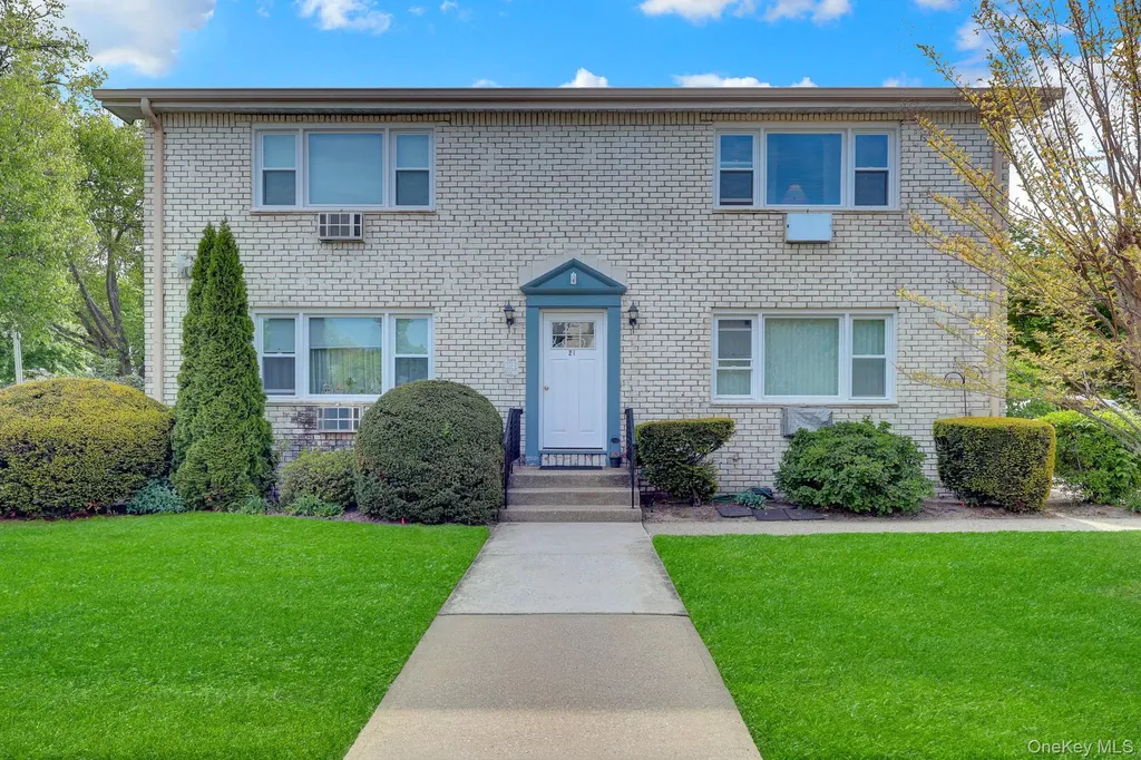 21 Toehee Place Islip NY 11751