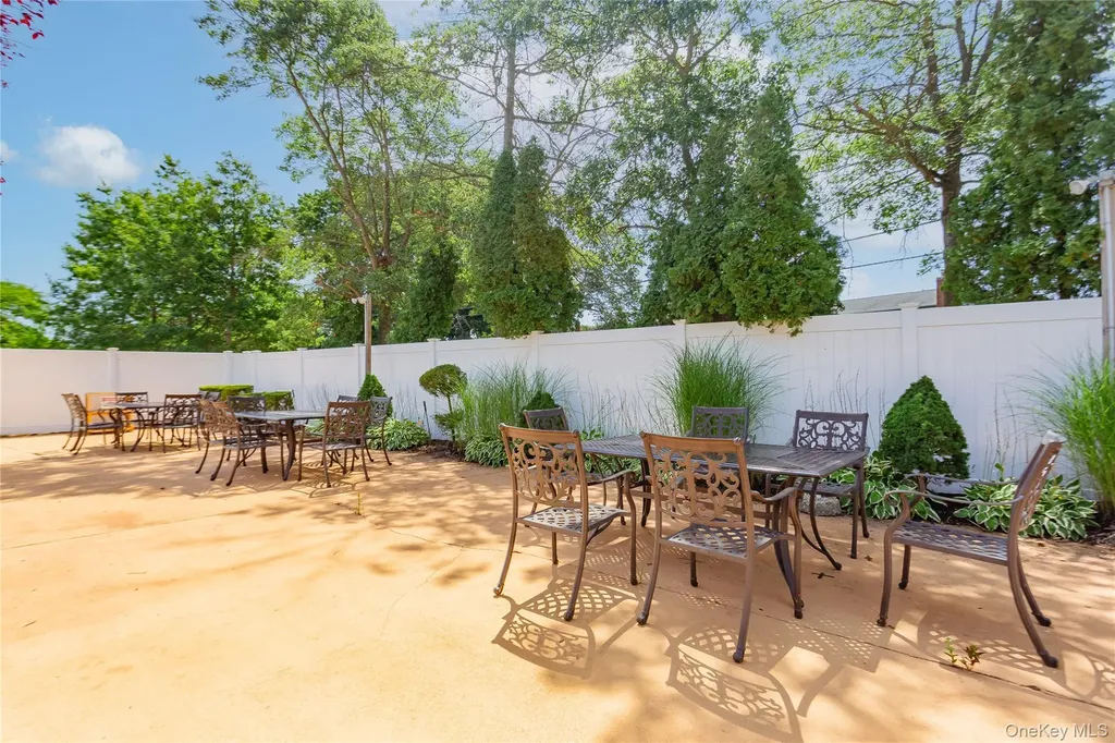 21 Toehee Place Islip NY 11751