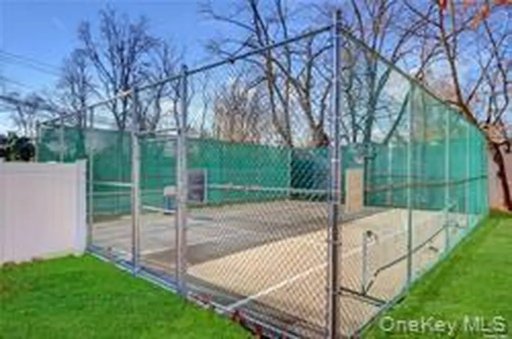 21 Toehee Place Islip NY 11751