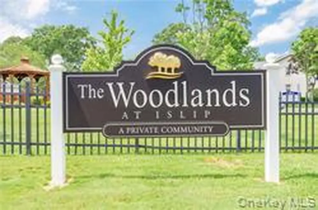 21 Toehee Place Islip NY 11751