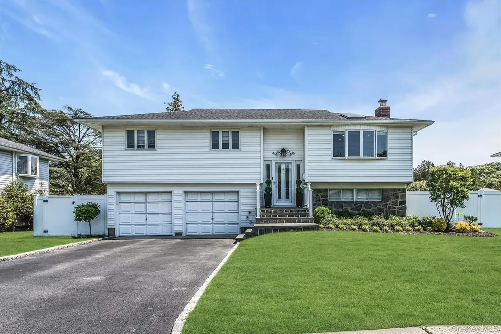 15 Lois Lane Old Bethpage NY 11804