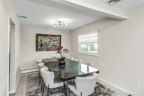 15 Lois Lane Old Bethpage NY 11804