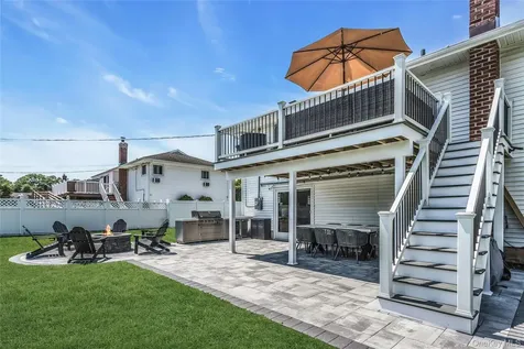 15 Lois Lane Old Bethpage NY 11804