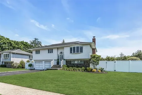 15 Lois Lane Old Bethpage NY 11804