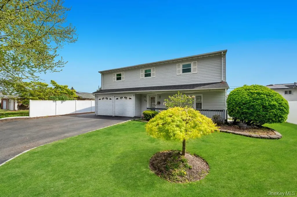 32 Beverly Street Islip NY 11751