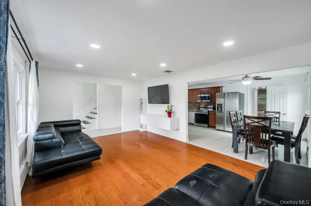 32 Beverly Street Islip NY 11751