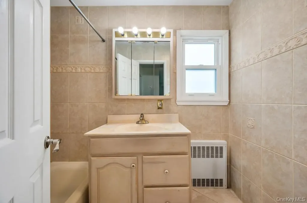 32 Beverly Street Islip NY 11751