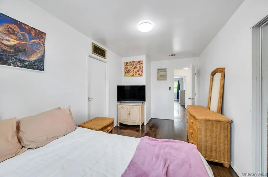 32 Beverly Street Islip NY 11751