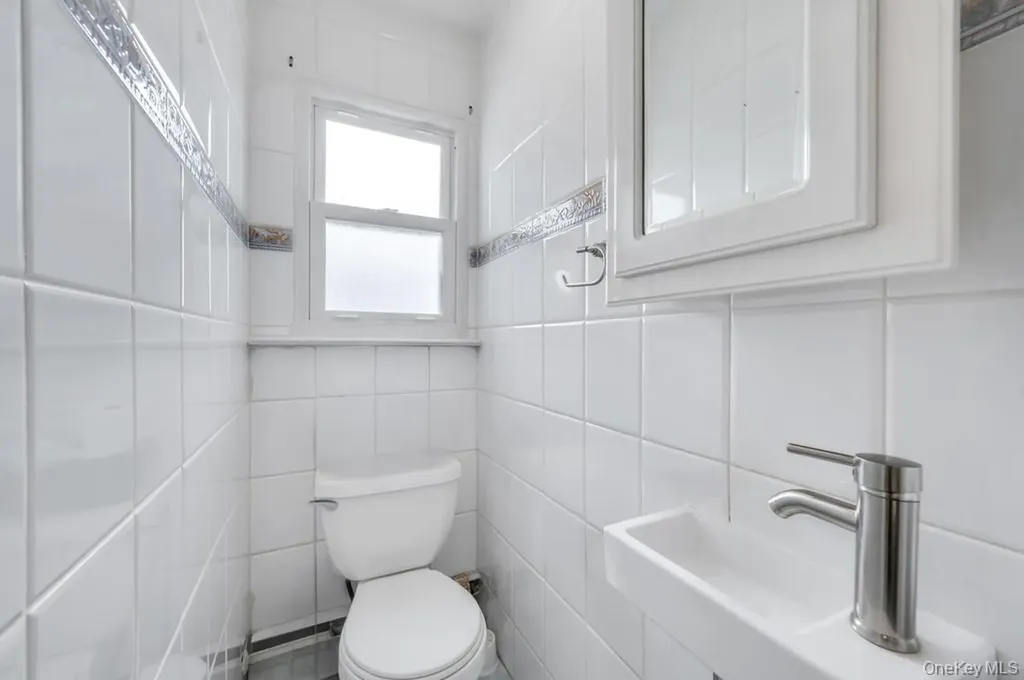 32 Beverly Street Islip NY 11751