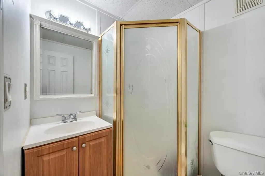 32 Beverly Street Islip NY 11751