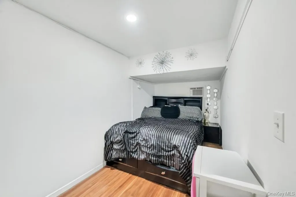 32 Beverly Street Islip NY 11751
