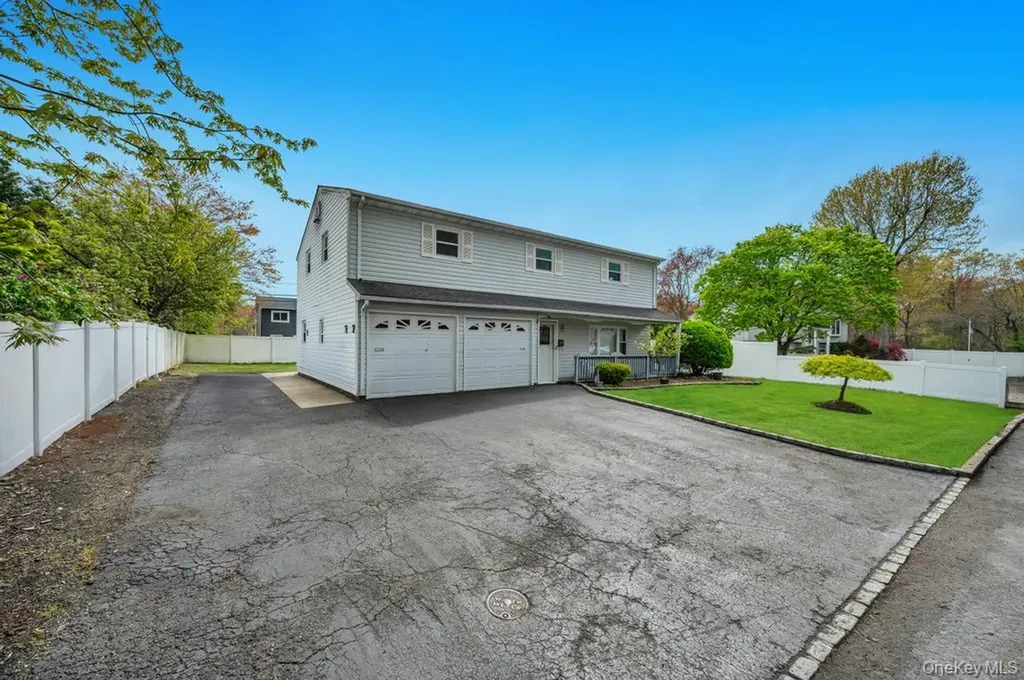 32 Beverly Street Islip NY 11751