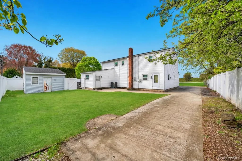 32 Beverly Street Islip NY 11751