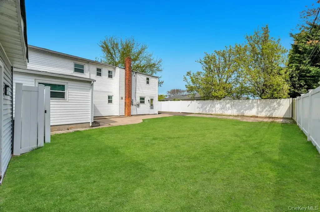 32 Beverly Street Islip NY 11751