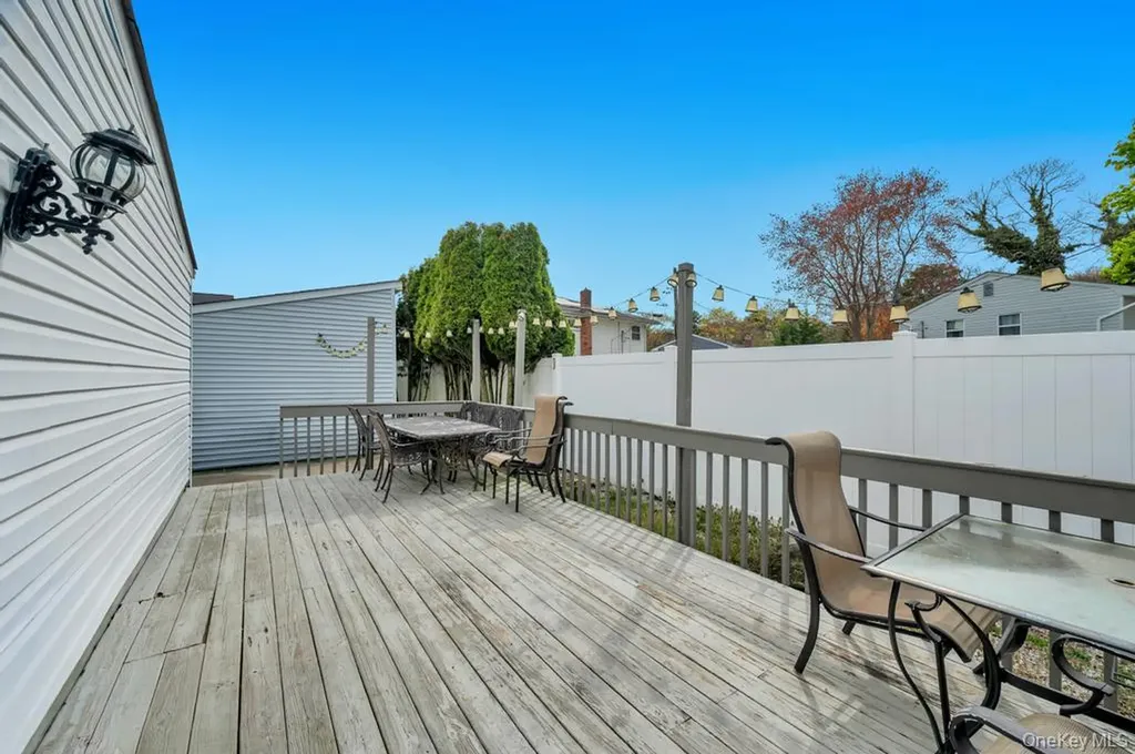 32 Beverly Street Islip NY 11751